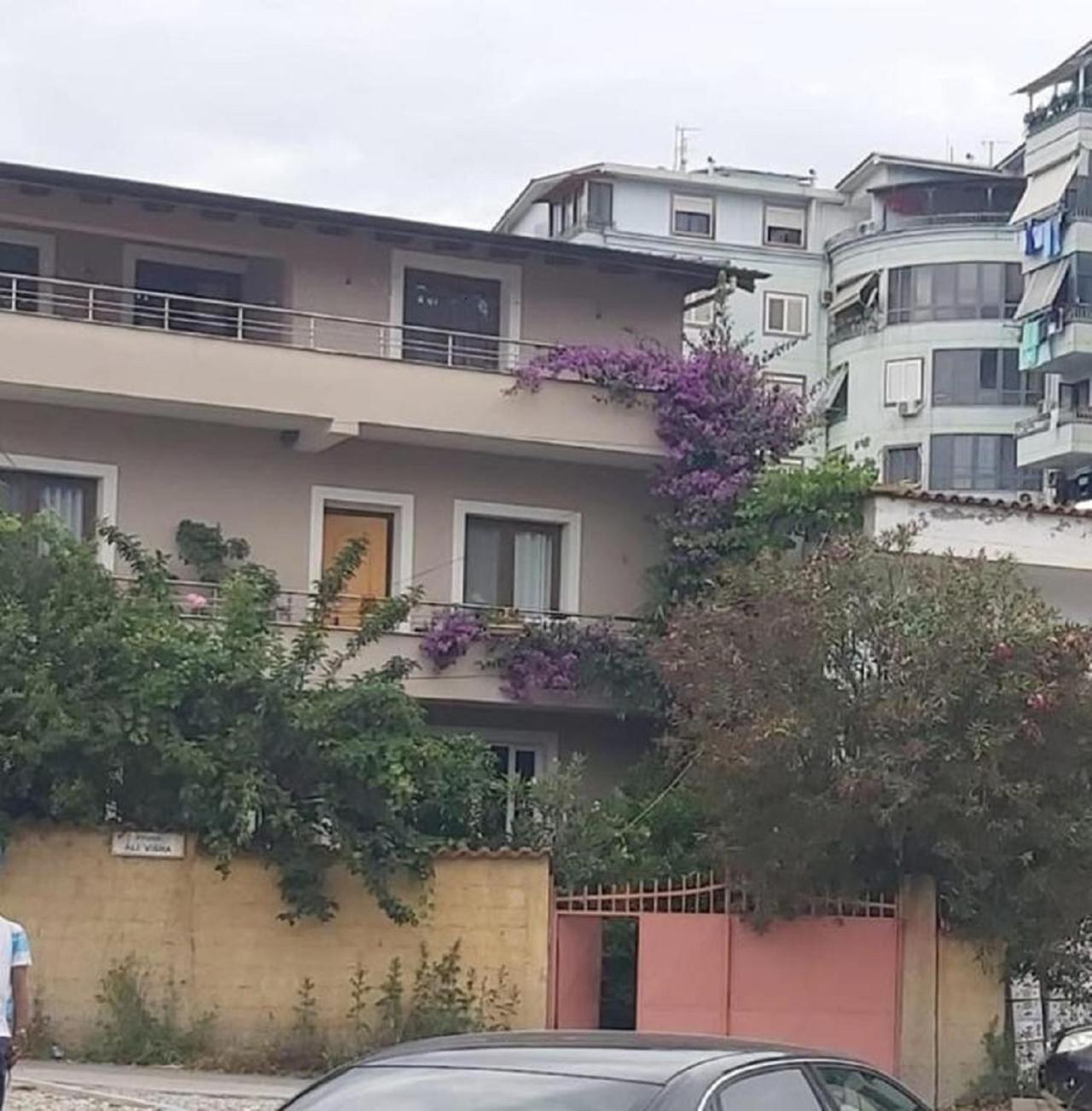 Flowers Guesthouse Tirana Buitenkant foto